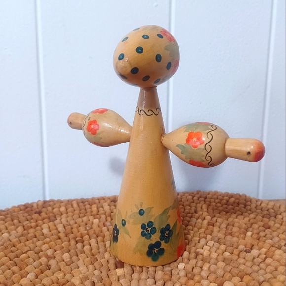 Russin Folk Art Woman - Picture 4 of 7